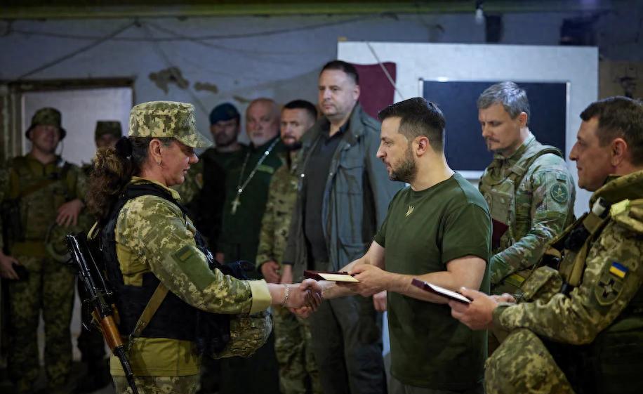 首次！俄军导弹直捣黄龙，30秒击穿爱国者拦截网，普京对北约启动绝密行动