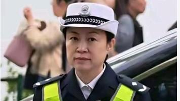 健康蓝天6l8k：这位警官面相朴实厚道