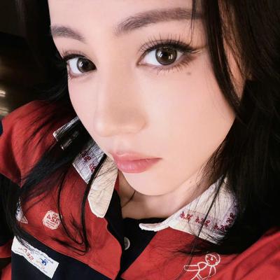 涅槃重生见墨鸦：迪丽热巴晒出的这组库存随