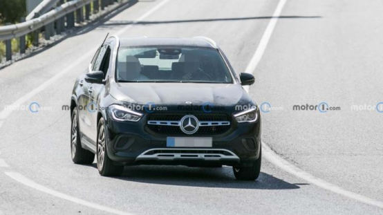 预计2024年首发亮相，全新奔驰GLA谍照曝光