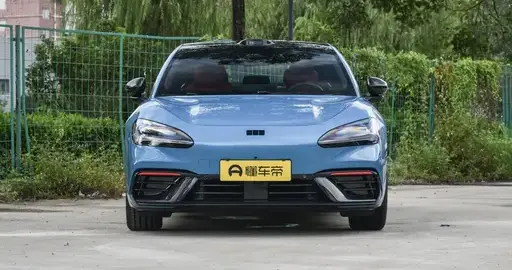 吉利这次拼了？12.99 万起，轿跑身形+电动尾翼，全域800V+6C超充