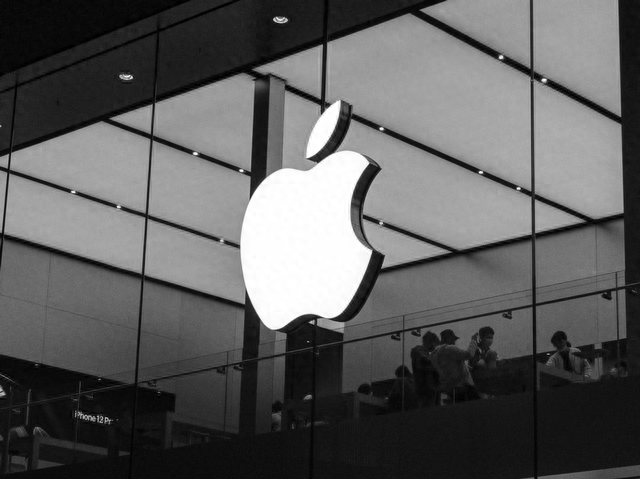 库克没想到！iPhone在美国销量或陷入停滞，外媒：自己人也不买了