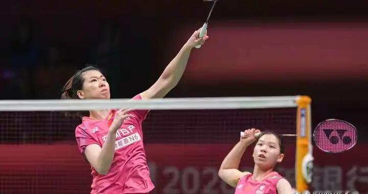 2-0零封晋级！李怡婧/罗徐敏力克印尼新星组合 挺进中公赛女双4强