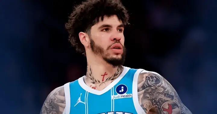 黄蜂127-126加时绝杀热火！鲍尔拉拽脚踝引争议，NBA紧急审查