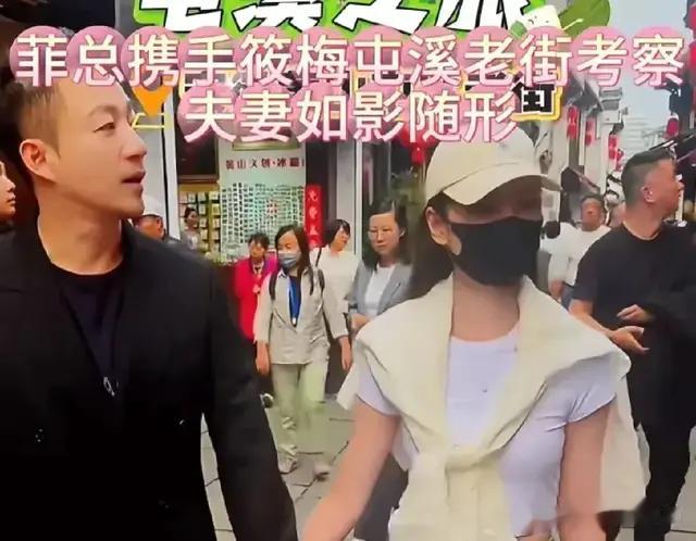 汪小菲携夫人马晓梅黄山屯溪老街考察！手牵手同行！期待新店落地