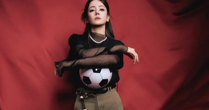 迪丽热巴功夫女足宣传写真照，好酷好帅