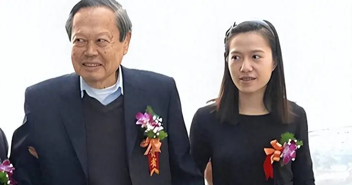 卷巨额遗产出逃英国，给杨振宁戴绿帽子，翁帆身上的谣言有多离谱