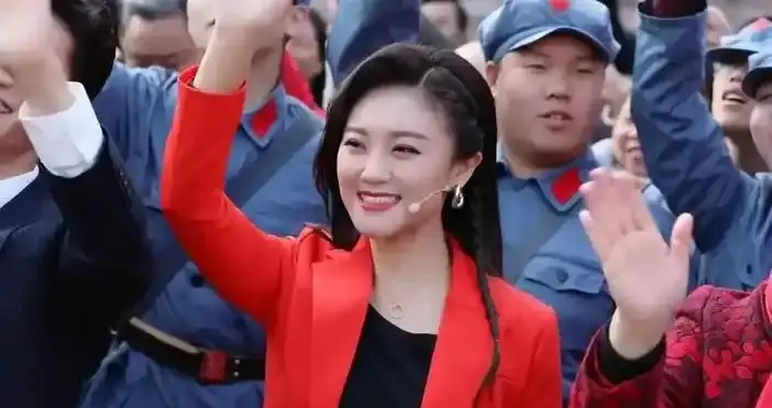 离婚8年后王小玮官宣喜讯，那个主动放手一切的男人，如今怎样了