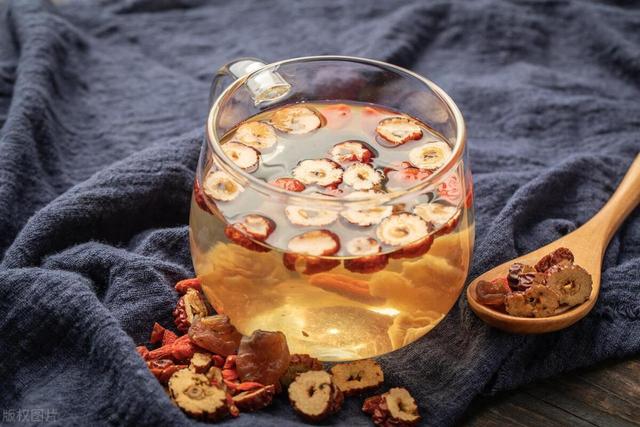 长期坚持枸杞泡水喝，会有下面这7大好处！为了健康不妨看看