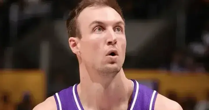 肯纳德：我已经很久没有这么大量持球了，但我对此很适应