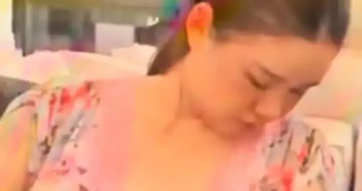 李小萌身材走样好夸张！未修图曝光，胖了30斤，像谢贤前女友CoCo