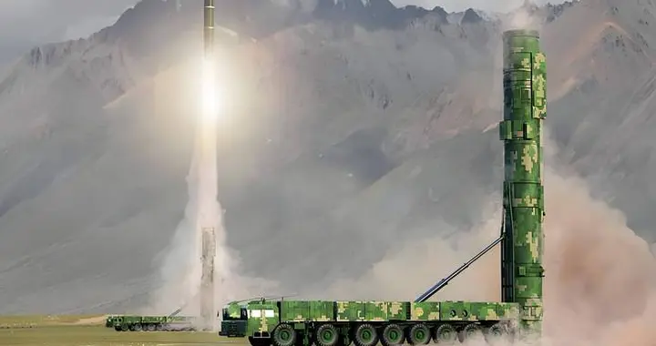 2100枚核弹24小时待命，张召忠曾发出警告：一旦开战，无处可逃