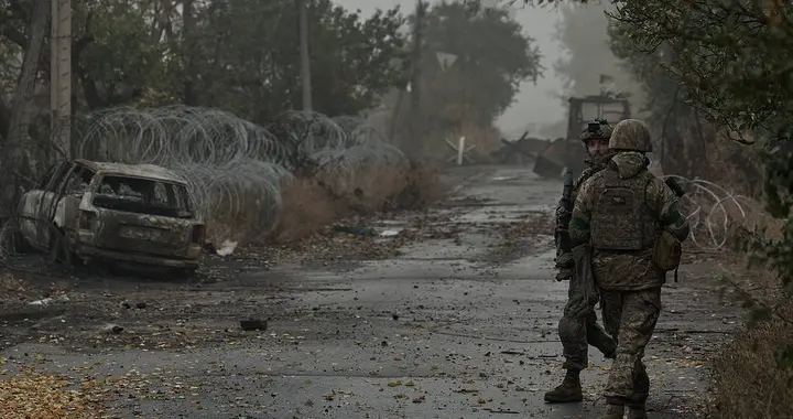 俄军完成对红军城的彻底封锁，俄首辆卡车入城，乌军大部插翅难逃
