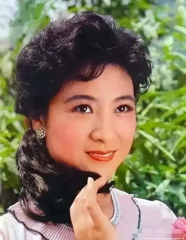 80年代顶流女星王馥荔，丈夫为娶她不惧被开除，如今过得怎样了？