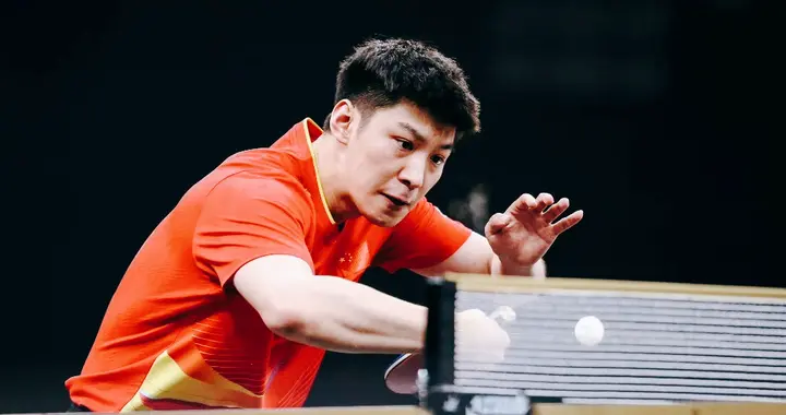 专克张本智和！薛飞3比2绞杀之，日媒酸教练刘志强：发长球就搂他