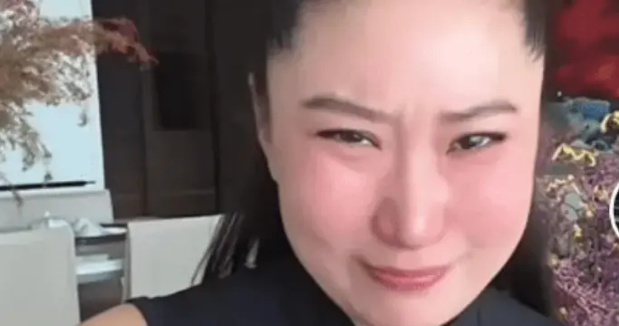 Coco再度悼念谢贤情绪失控，掩面痛哭恭敬鞠躬，自曝吃不下东西
