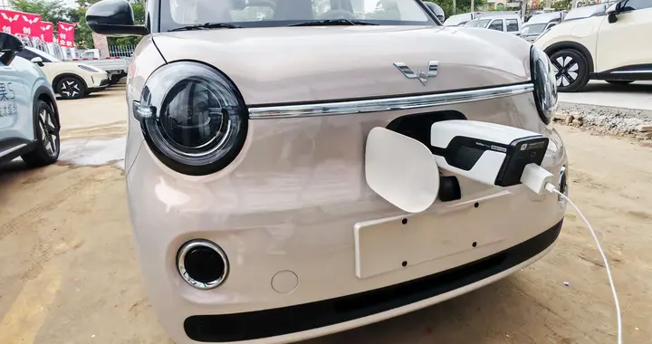 第五代五菱宏光MINIEV想要外放电？不妨试试唯电宝2mini放电枪