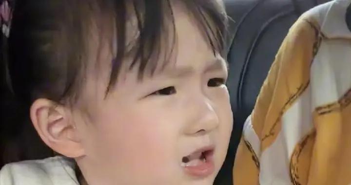 黄一鸣太狠了, 闪闪哭不停奶奶心疼, 喊话王健林 王思聪曝丑闻态度变