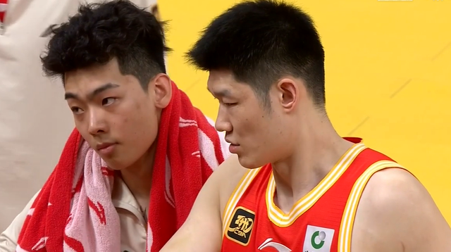 CBA疯狂夜：常规赛冠军3-2翻盘，无黑八奇迹，季后赛4强对阵出炉