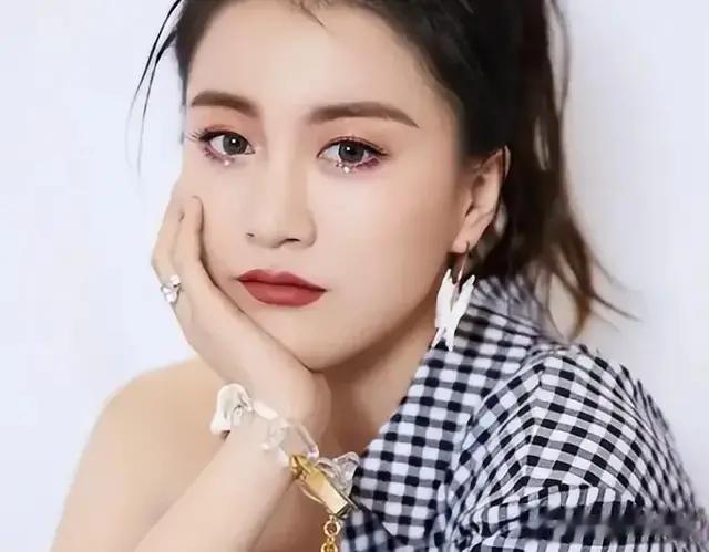 李嘉格妈妈没有“边界感”曾反对她和车澈结婚，到底是爱还是枷锁