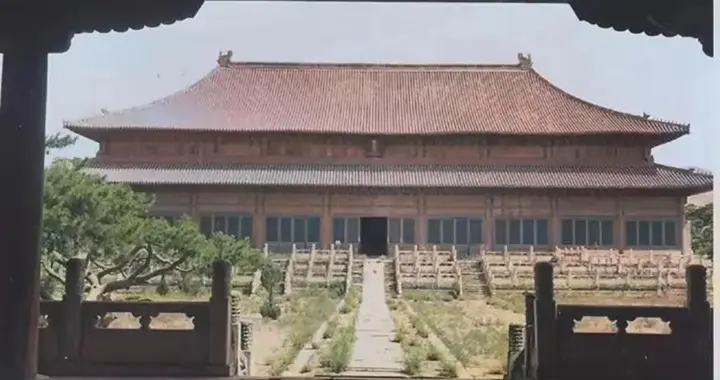 80年前，明朝十三陵罕见影像，陵园中荒草丛生，历经百年而不毁