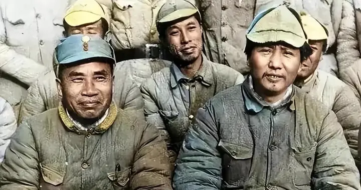 1942年延安生产的帽子，样子太滑稽没人戴，毛主席：我戴