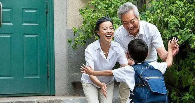 现如今为啥会流行外婆带娃，而不是奶奶带娃呢？