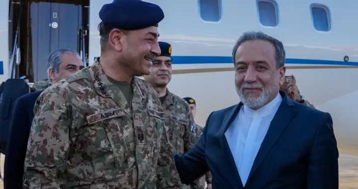 巴铁元帅空降伊朗，好心提醒伊总统：打完仗后，一定要管好主战派