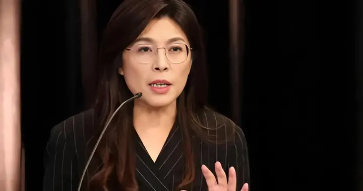 郑丽文这次不忍了、连出两招强势反击！卢秀燕的算计，还是落了空