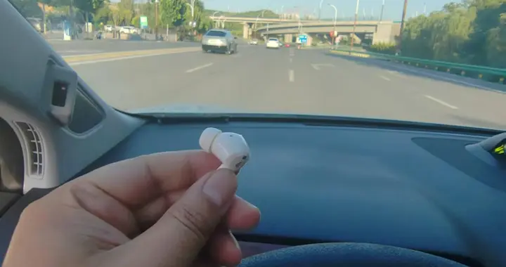 开车通话不再被罚！漫步者 FitBuds Turbo 通勤车载实测