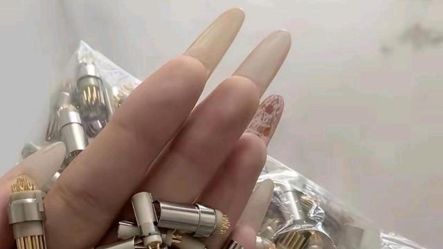 李幺妹：2000块钱收的，不知道是亏还是