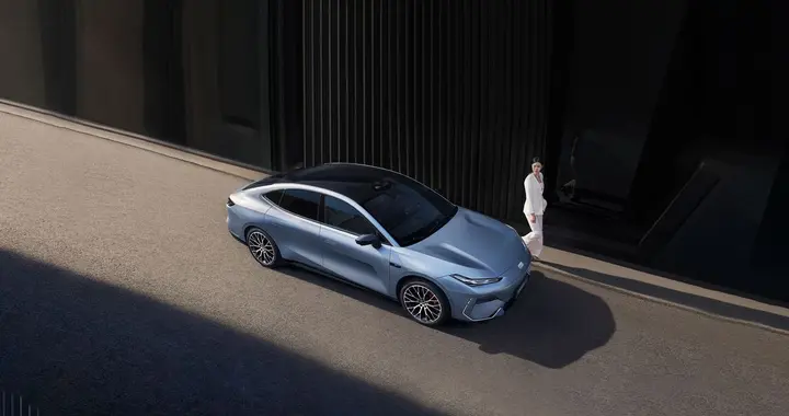 5米车长+85%软包！吉利银河E8舒适性实测