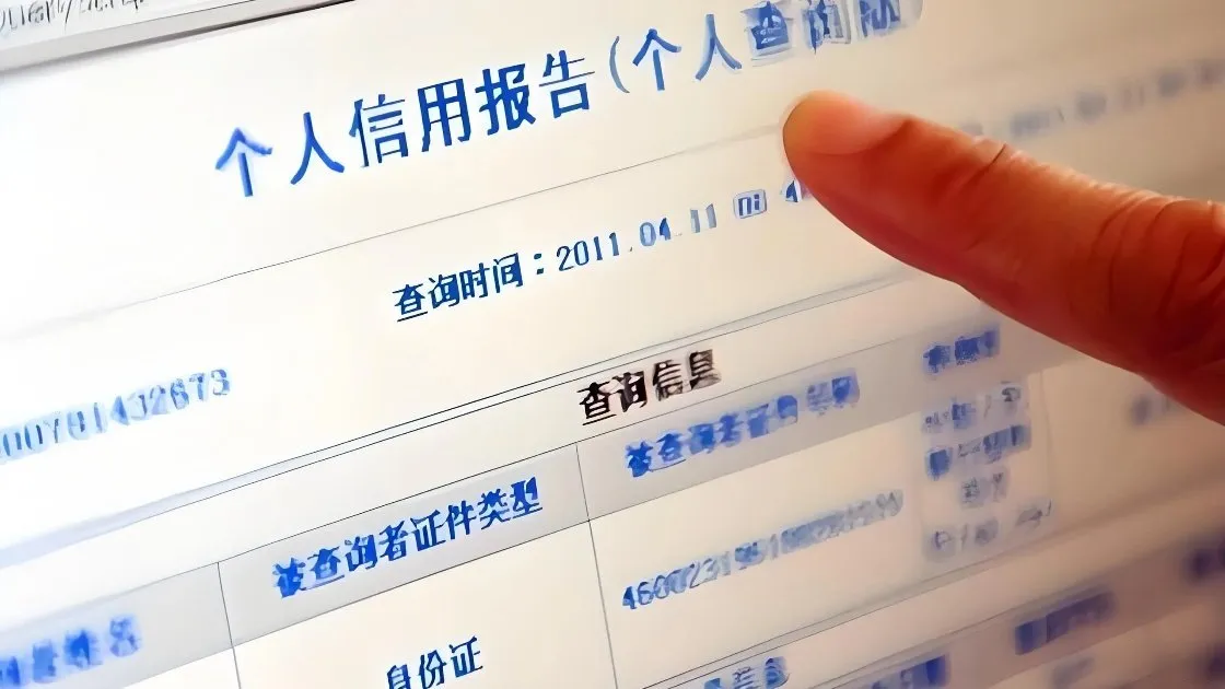很多人只盯着1700元欠款被限高的表象，却忽略了决定这一局面的底层参数...