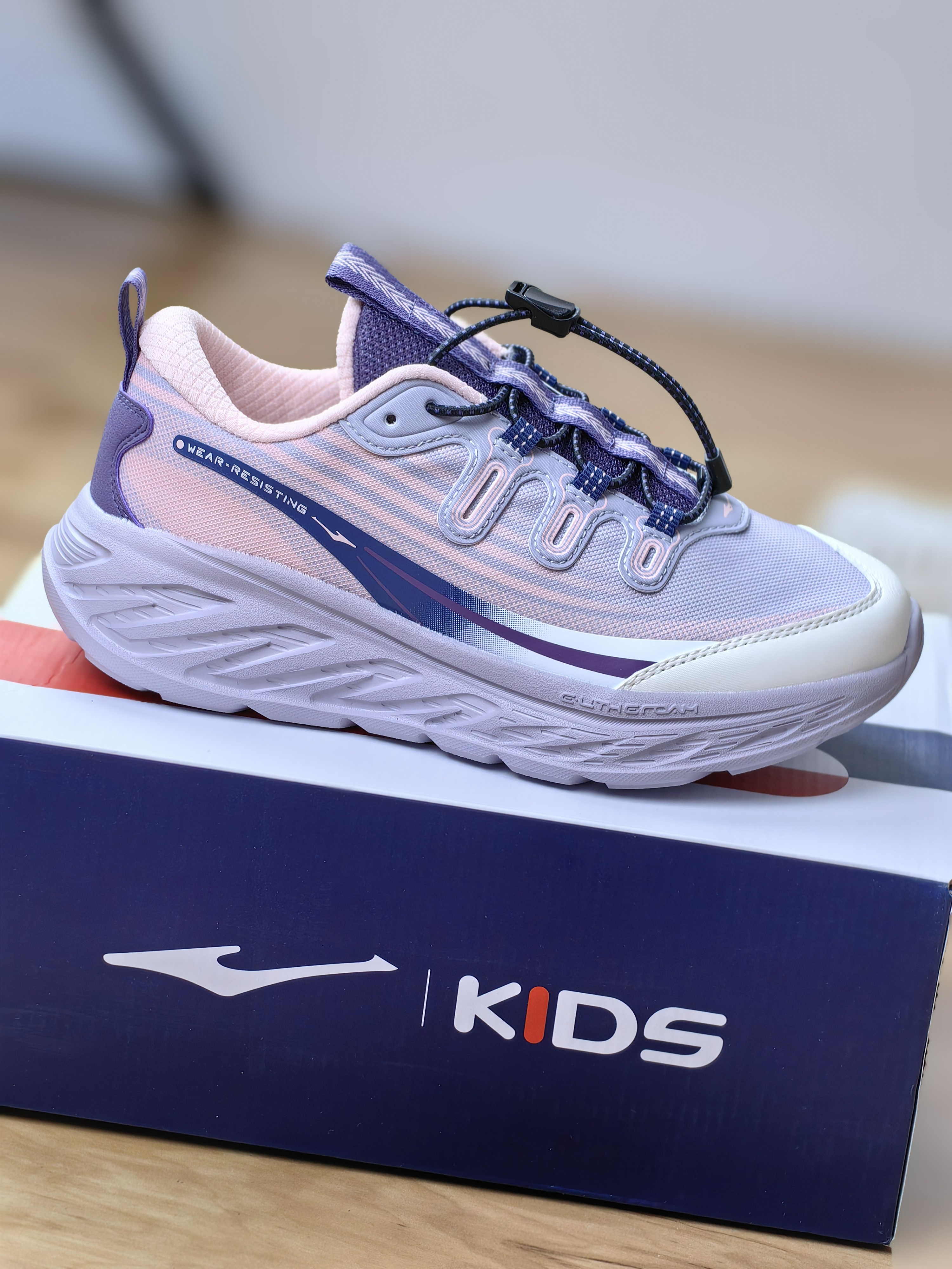 适合秋冬适合青少年轻量化运动鞋，越界新品