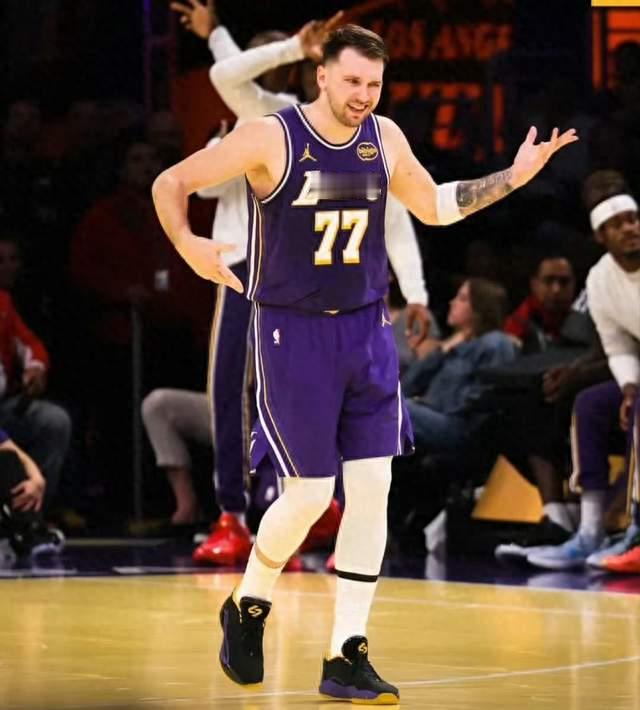 NBA杯-东契奇43+9+13 哈登29分9助攻 湖人三核驱动击沉快船