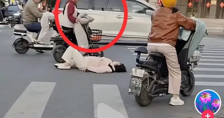 全网夸赞的女孩帮助受伤路人后续，家属发声，女孩是肇事者还大笑