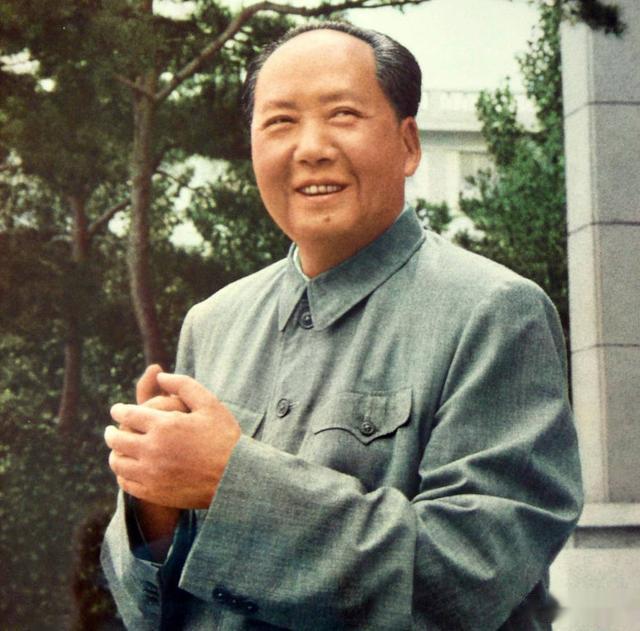 毛泽东不是神,但是他很神！很神！