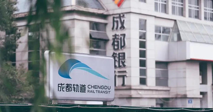 成都718公里、重庆582公里：西部轨交的先行者，为何沦为追赶者