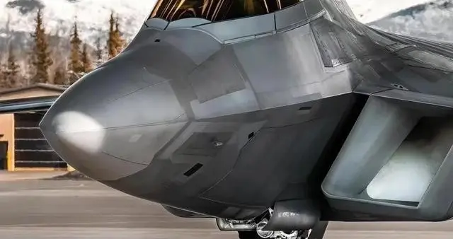 法媒：如果美军介入！中国导弹将直接摧毁40亿美元资产！包括F22