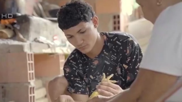 委内瑞拉移民在哥伦比亚艰难谋生：每天挖10吨煤，联系不上妈妈很久了