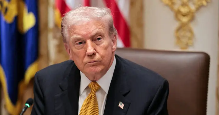 中方抛118亿美债，逼出4接盘国，马斯克已通知白宫：美基本没救了