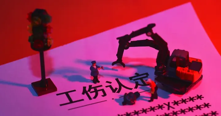 48小时生死困局！家属应该选百万工伤赔偿，还是守望亲人到最后？