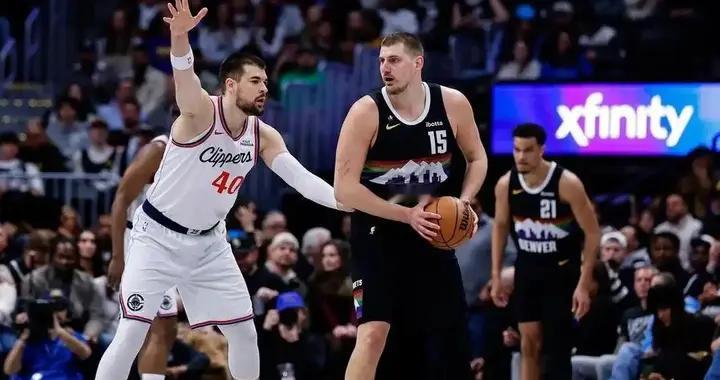 约基奇完美复出显王者归位，勇士崩盘夜库里伤退添新愁！