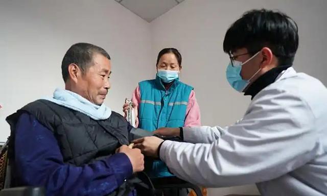 医生再三提醒：超过65岁的老人，宁可在家睡大觉，也别做这几件事