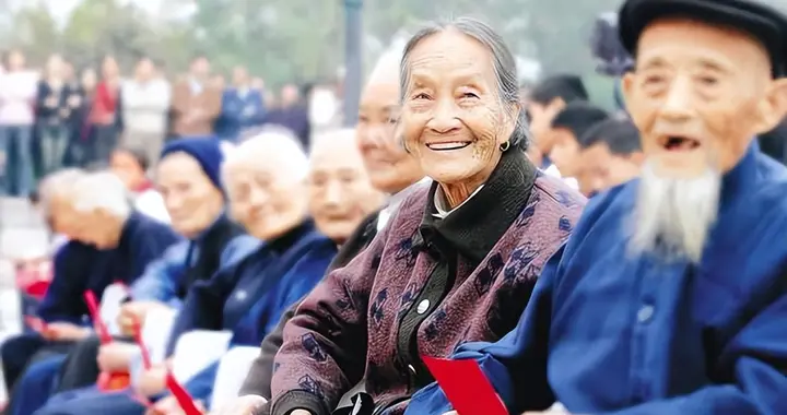 3.4亿人领取养老金：真正的压力不在“人多”，而在“结构”