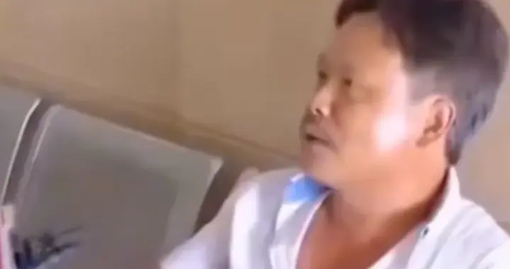 包工头和情人在宾馆约会，被情人割成了太监，打电话喊妻子来救命
