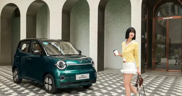 好坐又好用！第五代宏光MINIEV四门全开，大空间够舒适，稳了？