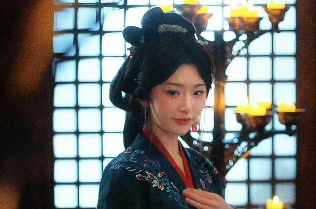 演完《九重紫》演《折腰》，29岁爱豆出道的她来古偶赛道炸鱼塘了