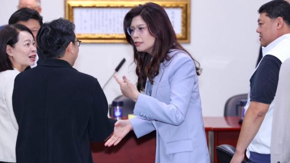 柳八原：别看就8个人登机，这一架飞机抵得