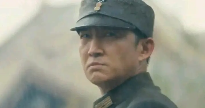 肢体僵硬、皱眉咧嘴、台词含糊，央视这部剧里就他像个戏混子